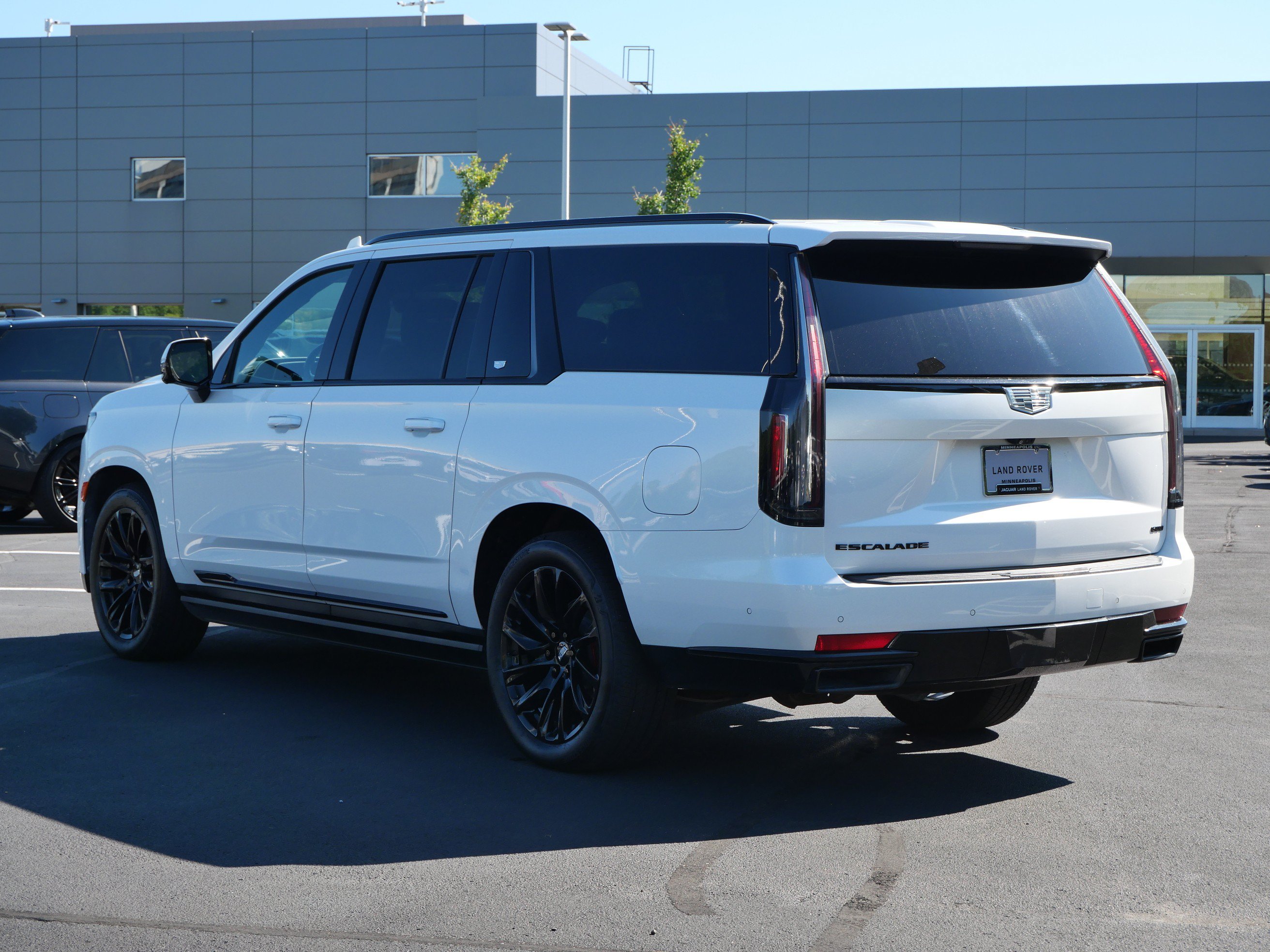 Used 2023 Cadillac Escalade ESV Sport Platinum w/ LPO, ONYX Package AWD/4WD image 3