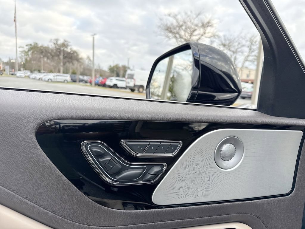 Used 2022 Lincoln Aviator Reserve w/ Equipment Group 201A image 11