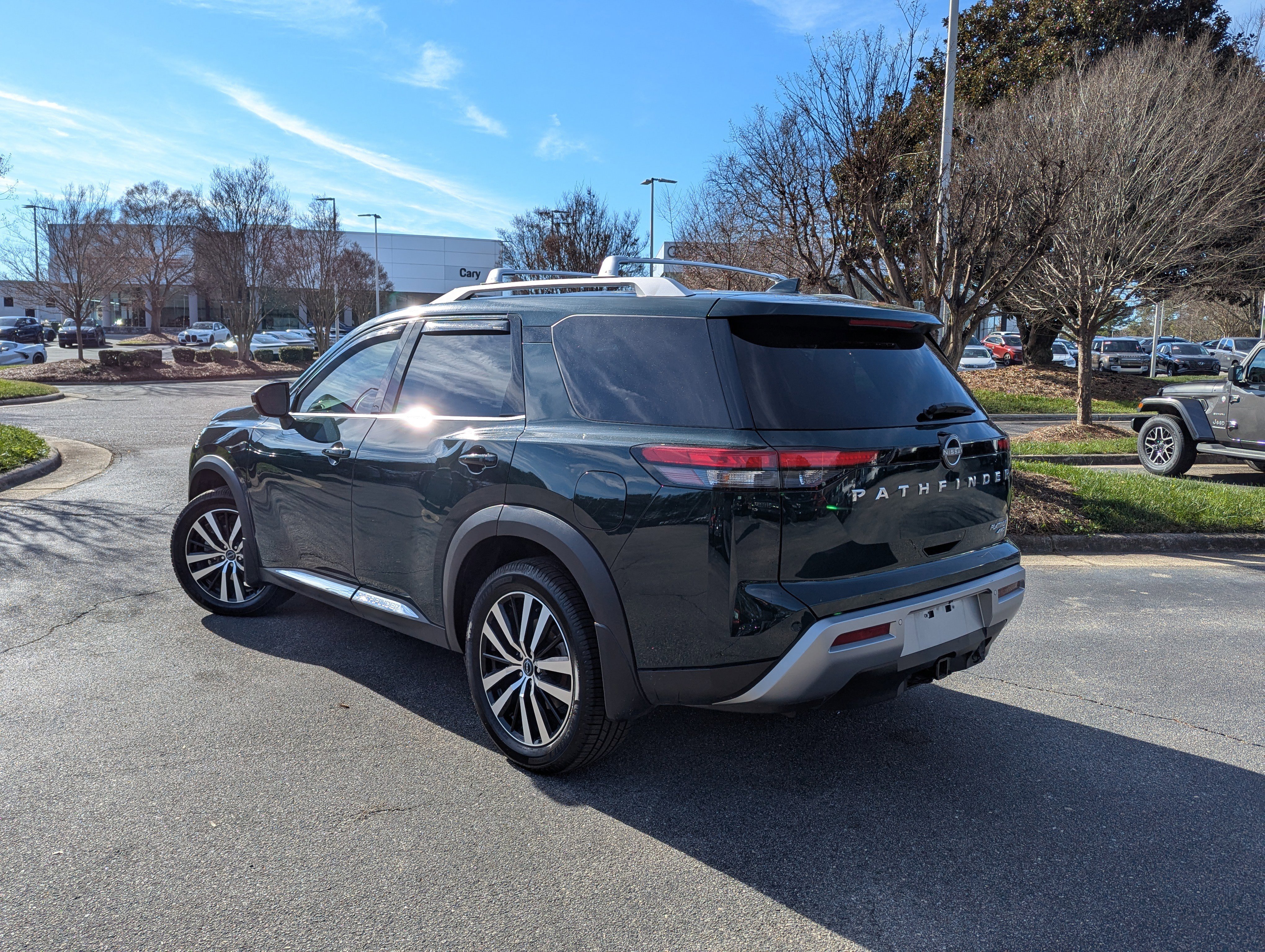 Used 2023 Nissan Pathfinder Platinum w/ Cargo Package image 7