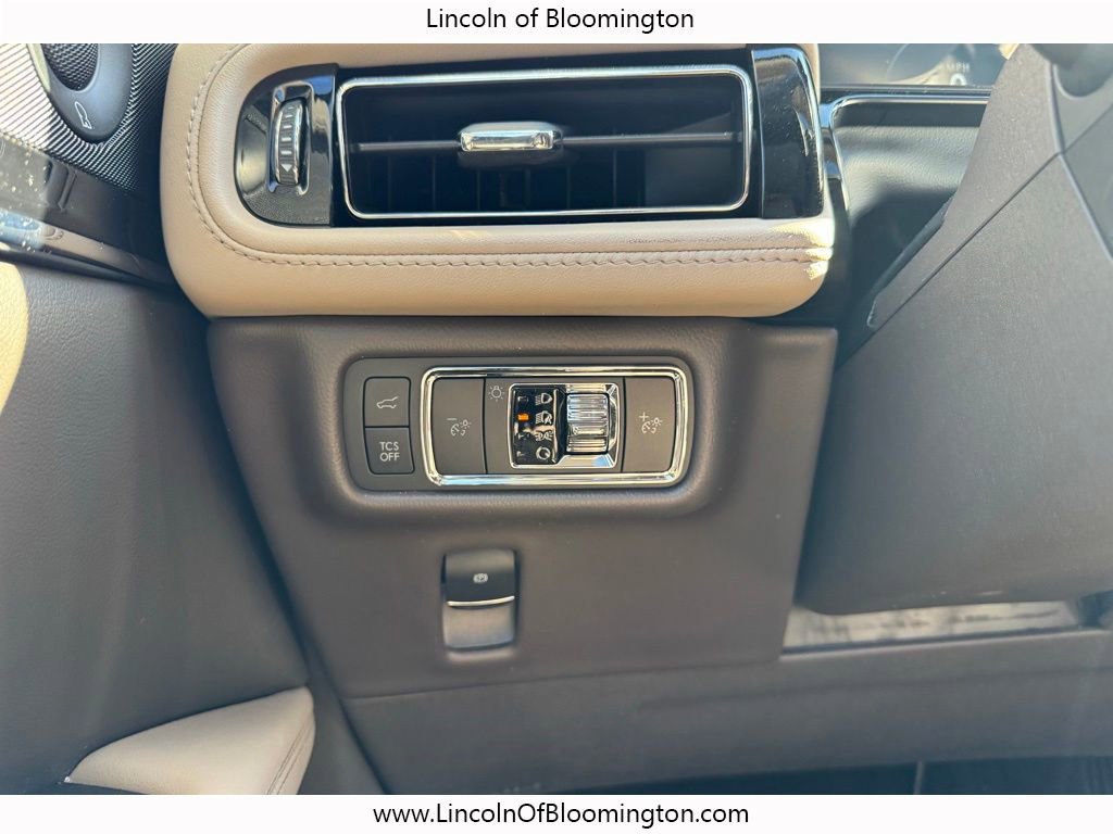 Certified 2022 Lincoln Nautilus Reserve w/ Equipment Group 201A image 35