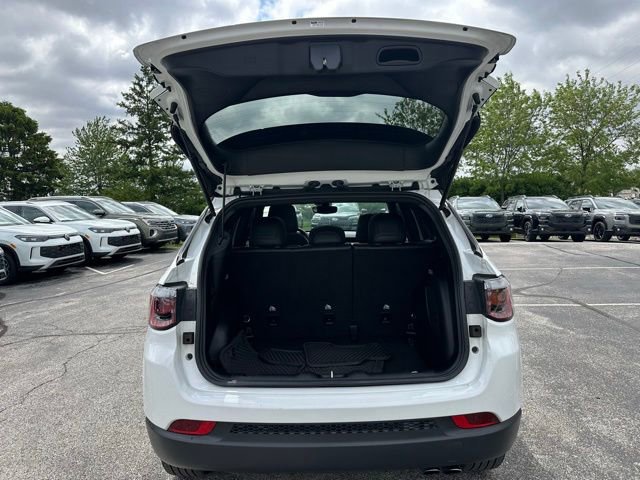 Used 2022 Jeep Compass Latitude w/ Sun and Sound Group AWD/4WD image 35