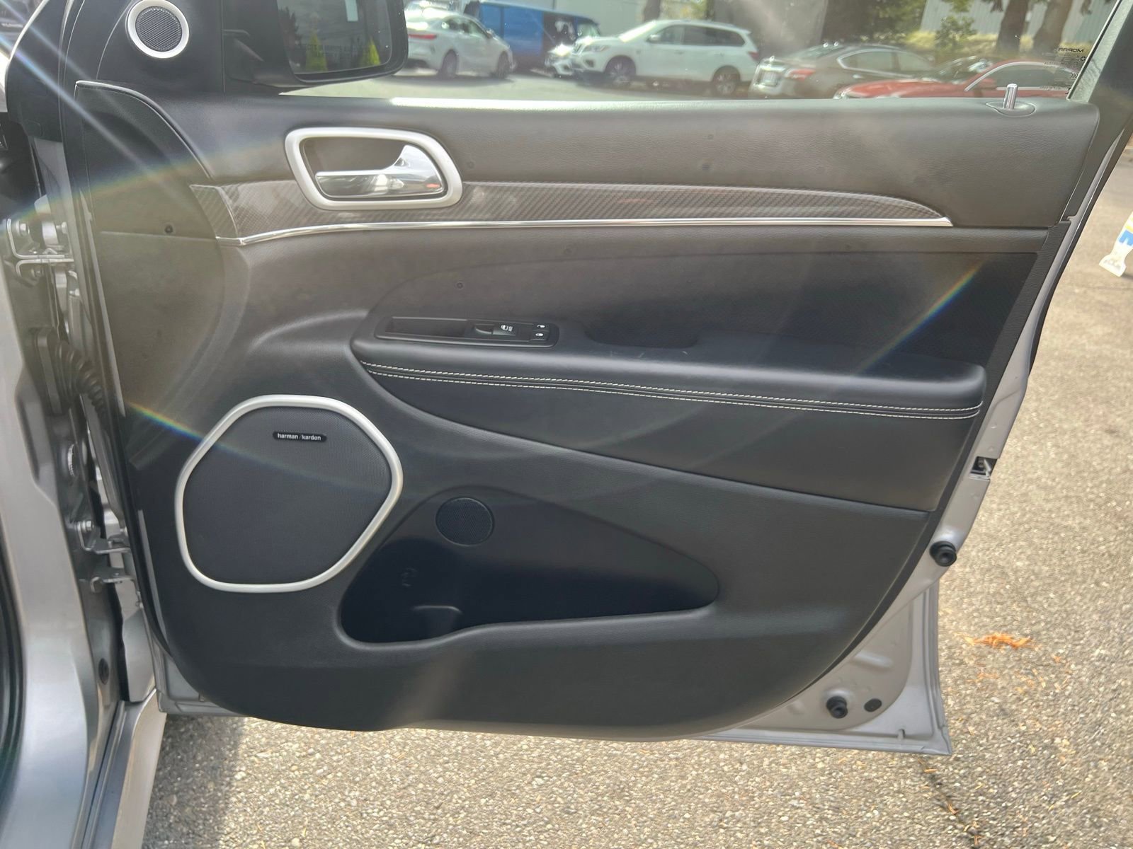 Used 2015 Jeep Grand Cherokee SRT w/ Luxury Group II image 31