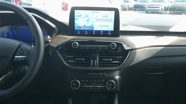 Used 2020 Ford Escape Titanium image 16