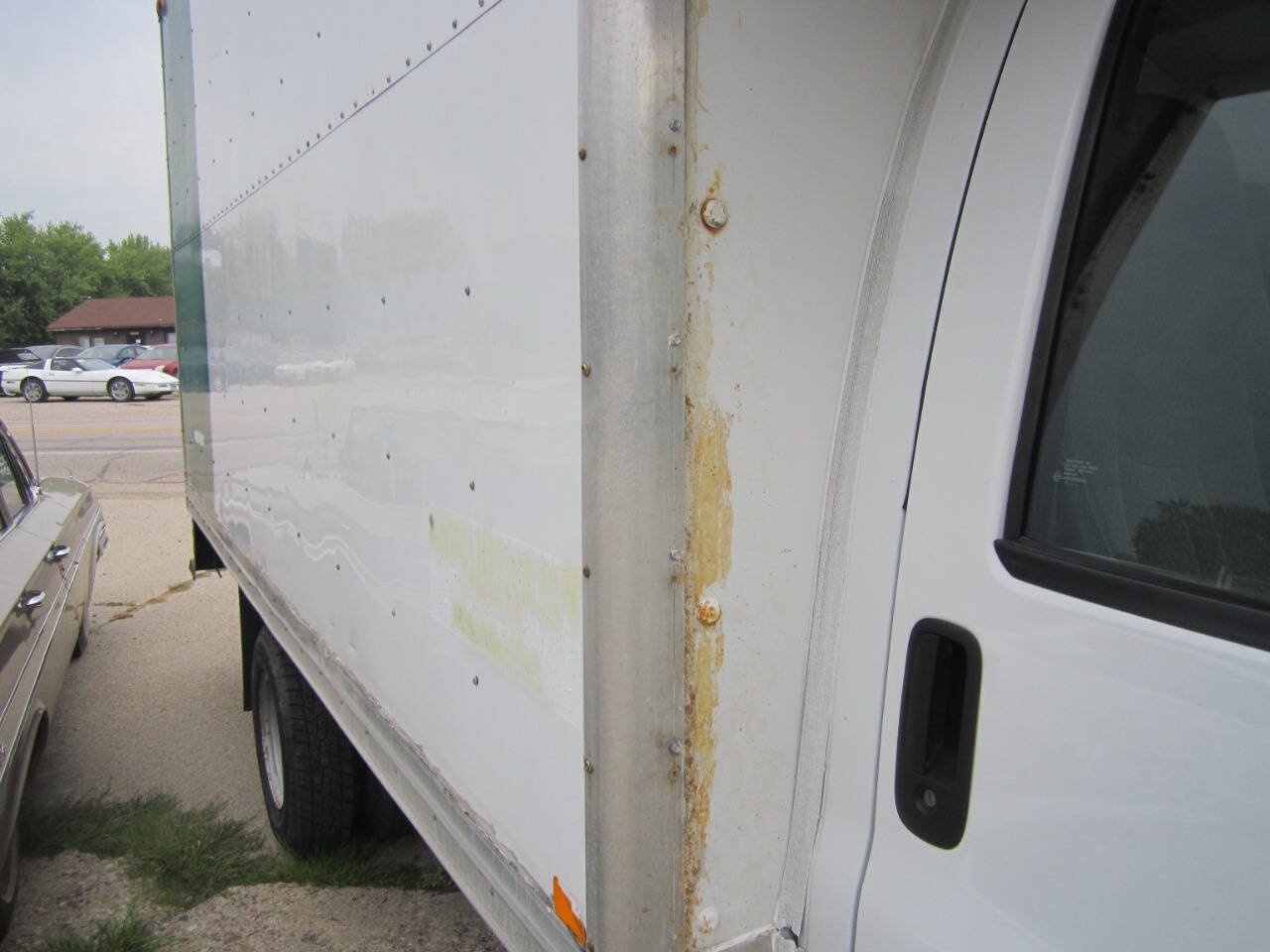 Used 2010 Chevrolet Express 3500 Extended RWD image 3