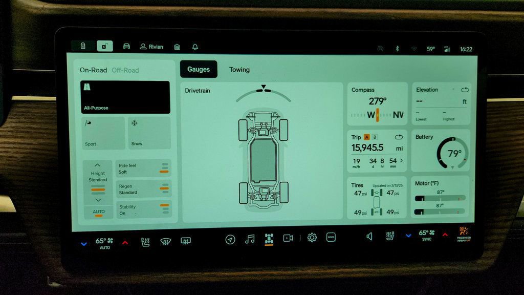 Used 2024 Rivian R1S Adventure image 16