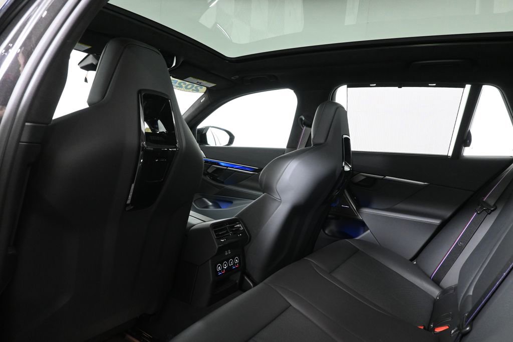 Used 2025 BMW M5 Touring AWD/4WD image 32