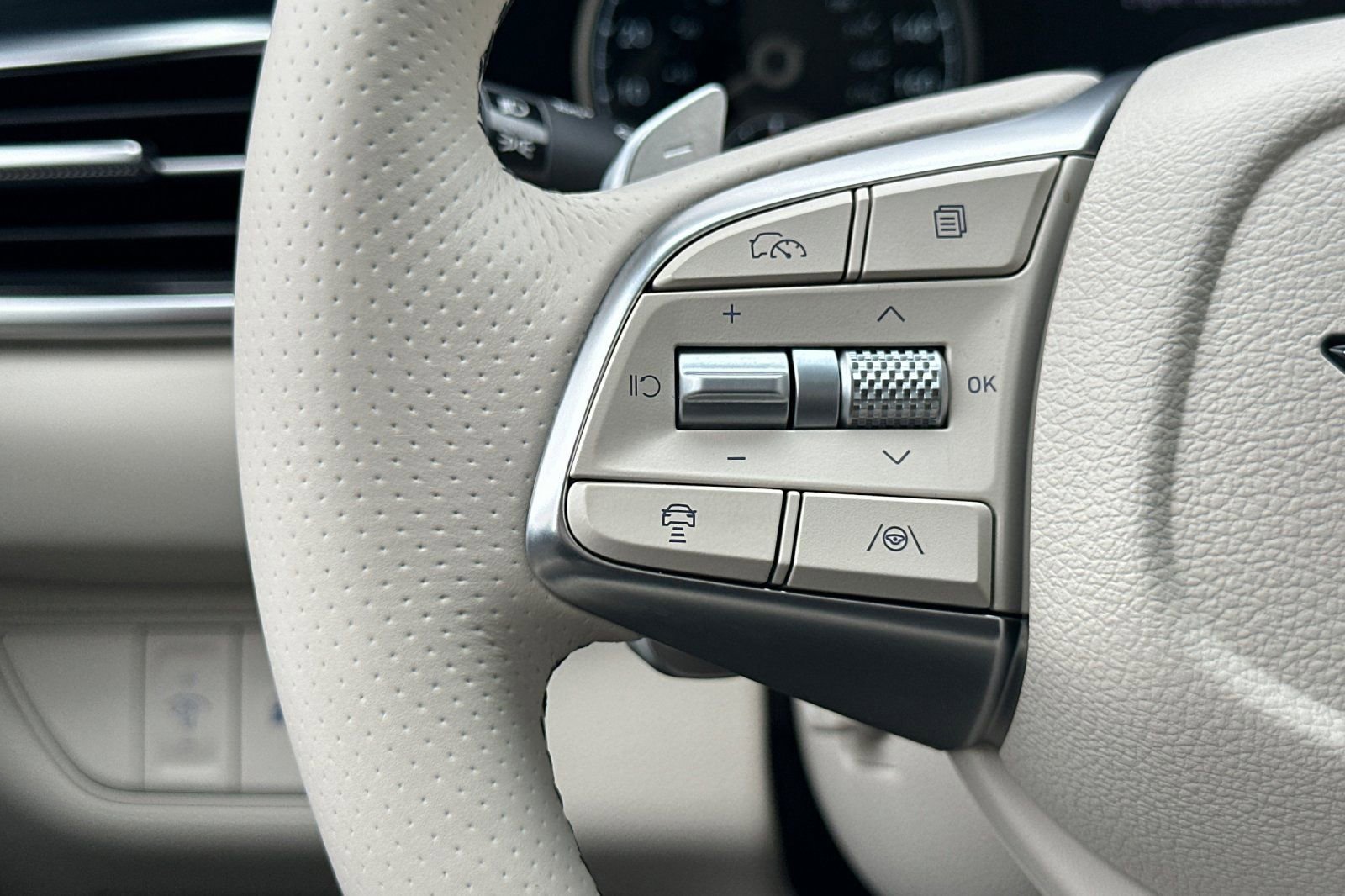 Used 2026 Genesis G70 2.5T Prestige image 29