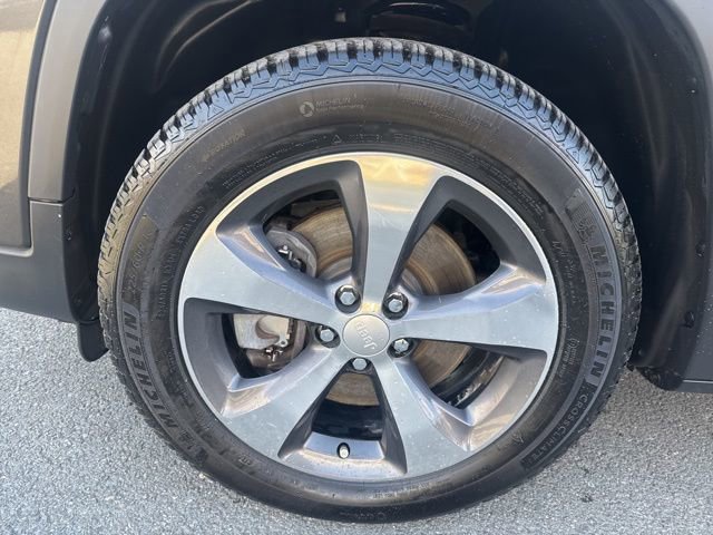 Used 2019 Jeep Cherokee Limited image 13