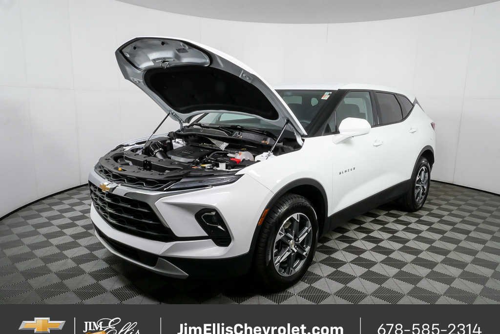 Certified 2025 Chevrolet Blazer LT FWD image 30