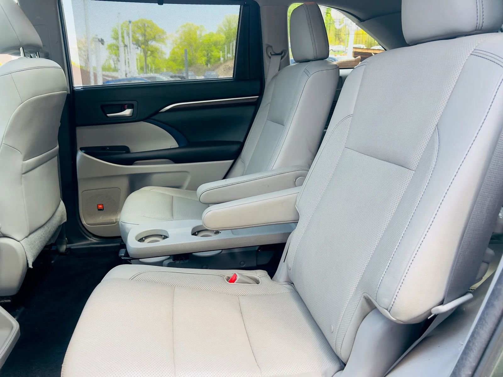 Used 2014 Toyota Highlander Limited Platinum AWD/4WD image 23