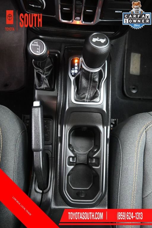 Used 2025 Jeep Wrangler Sahara w/ Technology Group AWD/4WD image 24