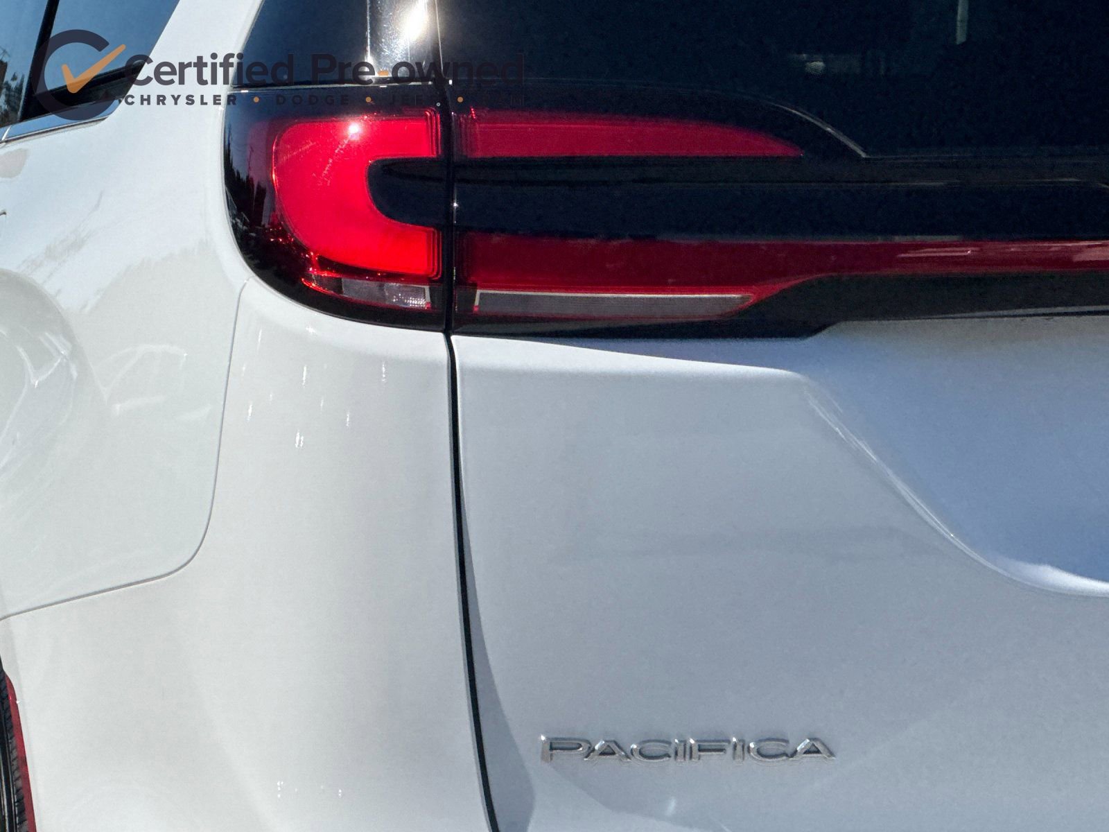 Used 2022 Chrysler Pacifica Touring-L FWD image 28