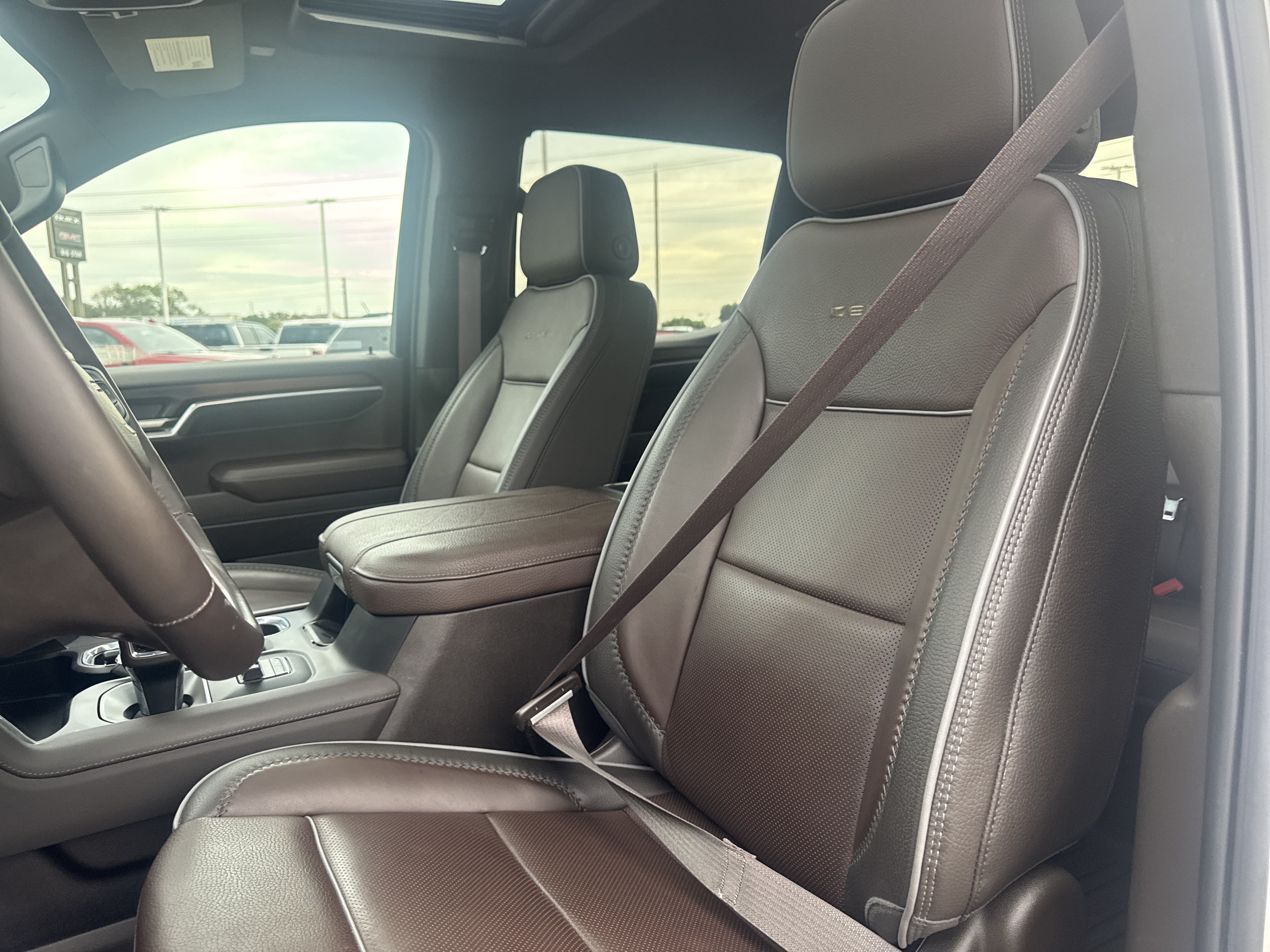 Used 2025 GMC Sierra 1500 Denali AWD/4WD image 6