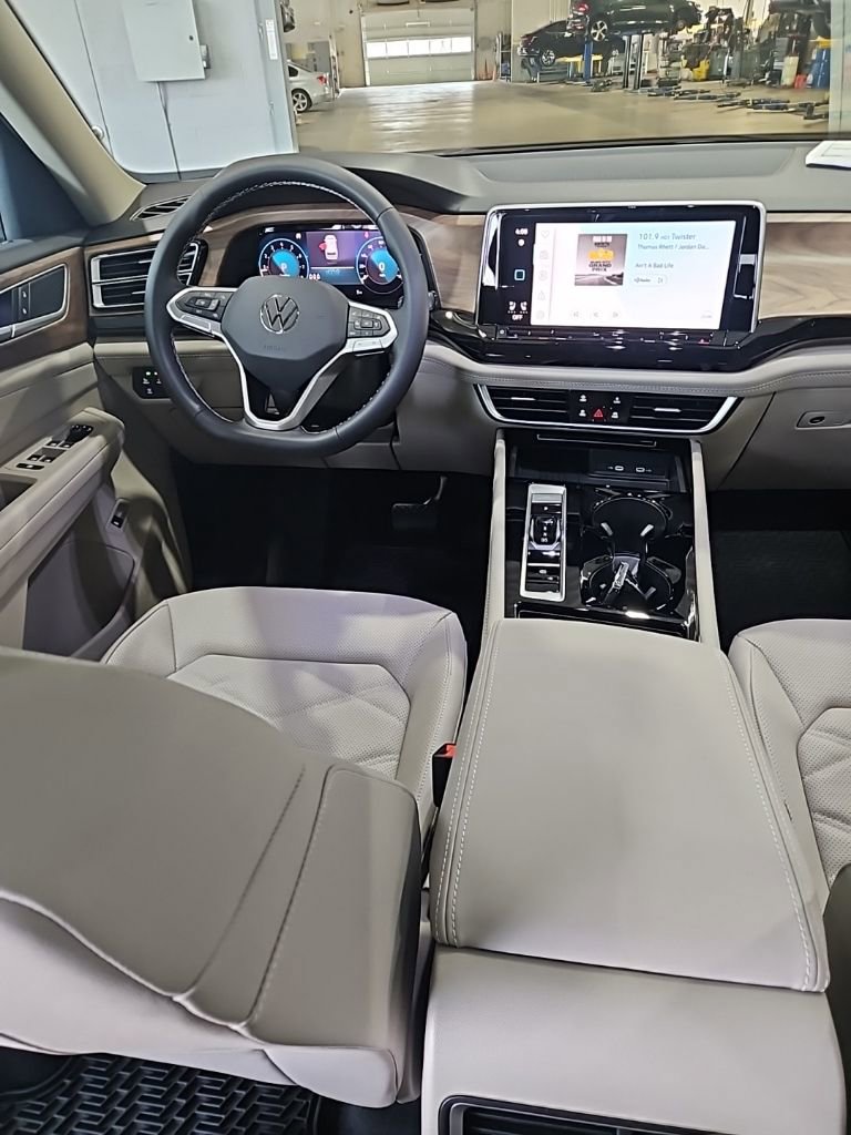 New 2026 Volkswagen Atlas SE image 28
