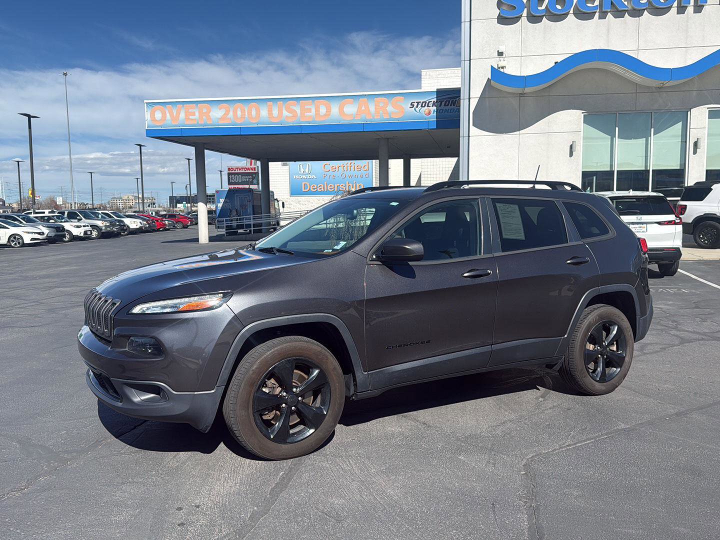 Used 2016 Jeep Cherokee Latitude w/ Cold Weather Group image 2