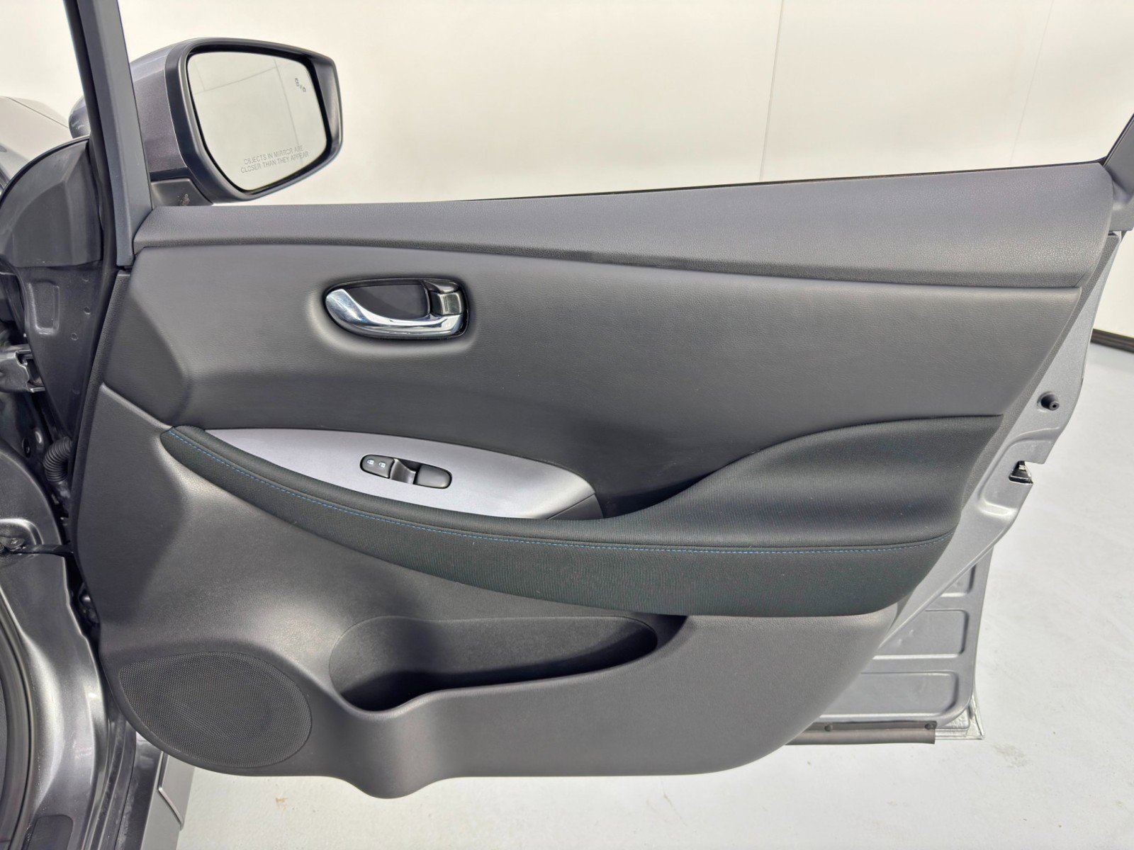 Used 2025 Nissan Leaf S image 35