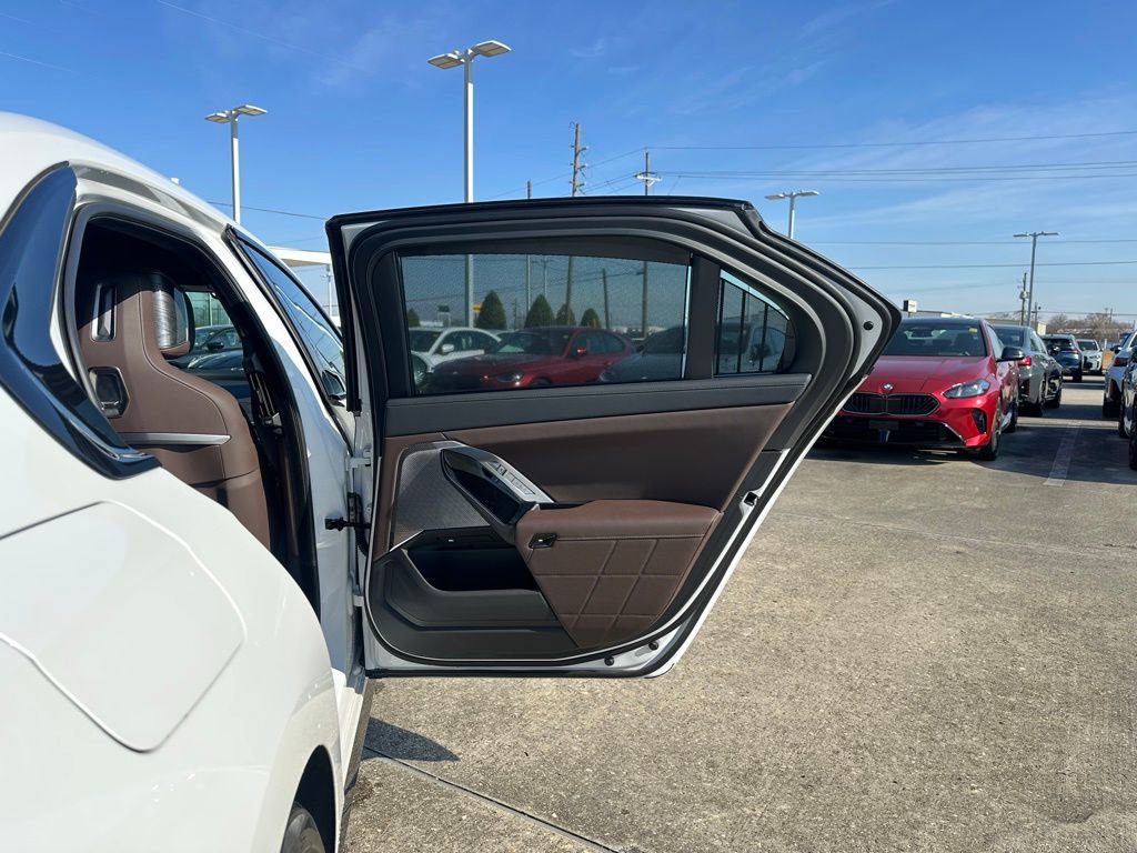 Certified 2025 BMW 760i xDrive w/ Luxury Rear Seating Package image 26