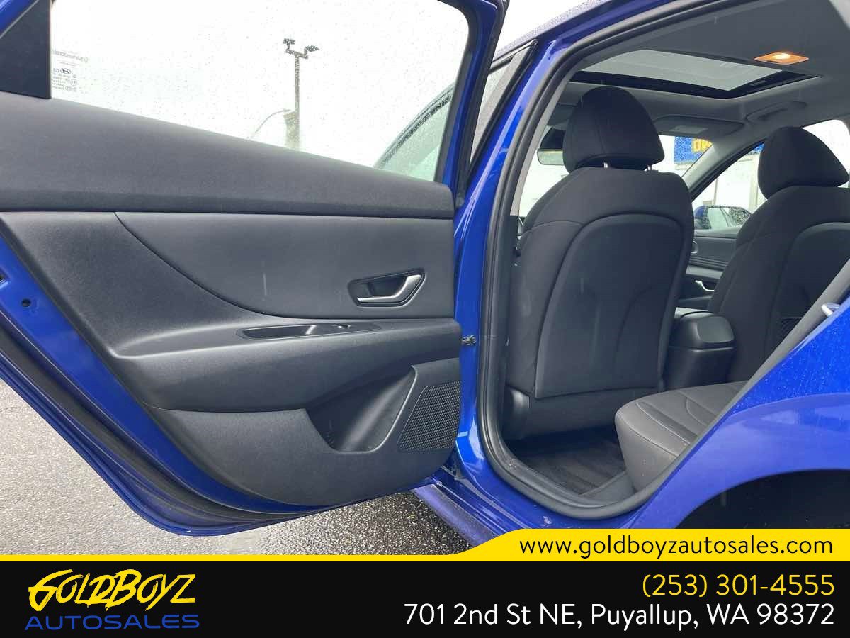 Used 2022 Hyundai Elantra SEL w/ Convenience + Premium Package image 14