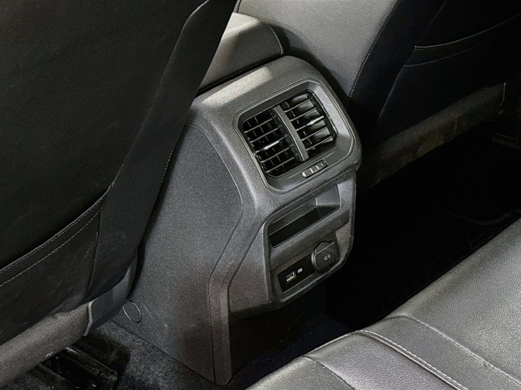 Used 2019 Volkswagen Tiguan SEL FWD image 17