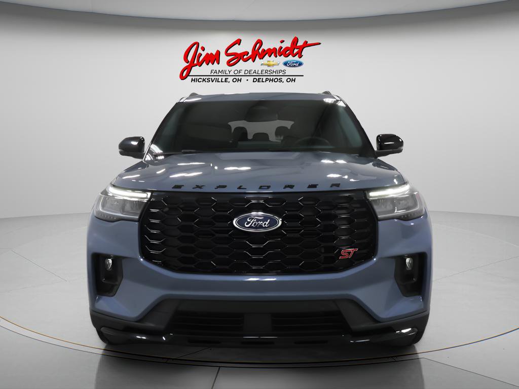 Used 2025 Ford Explorer ST image 3
