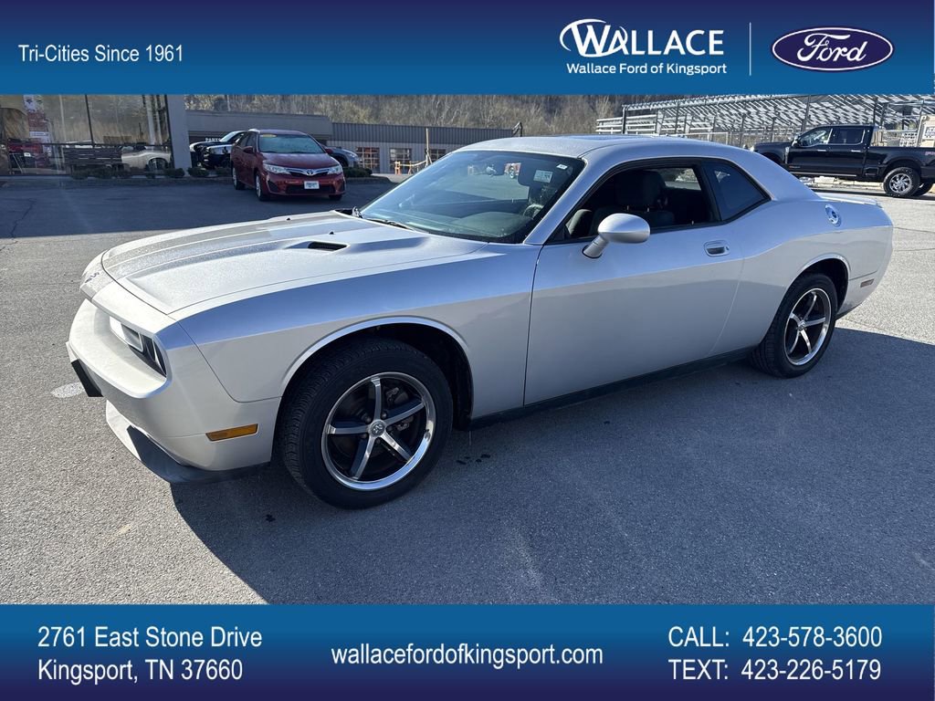 Used 2010 Dodge Challenger SE RWD image 3