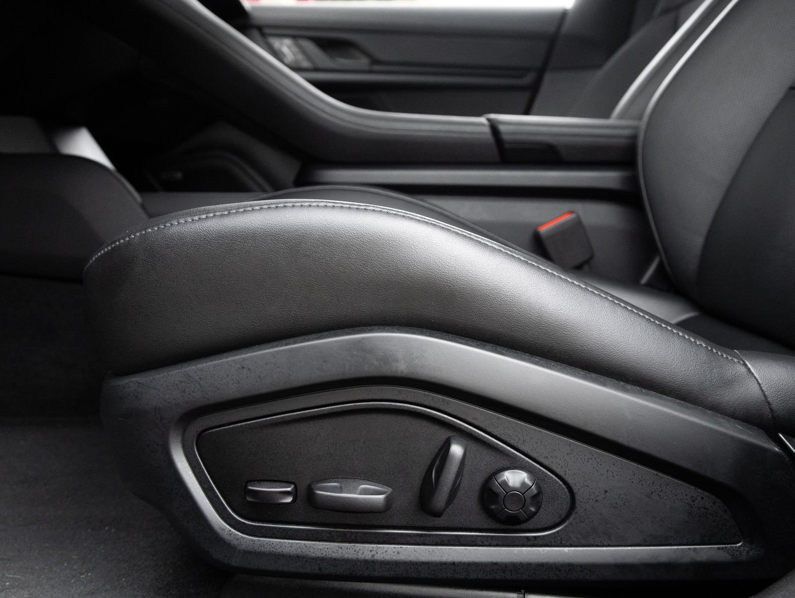Certified 2025 Porsche Taycan RWD image 23