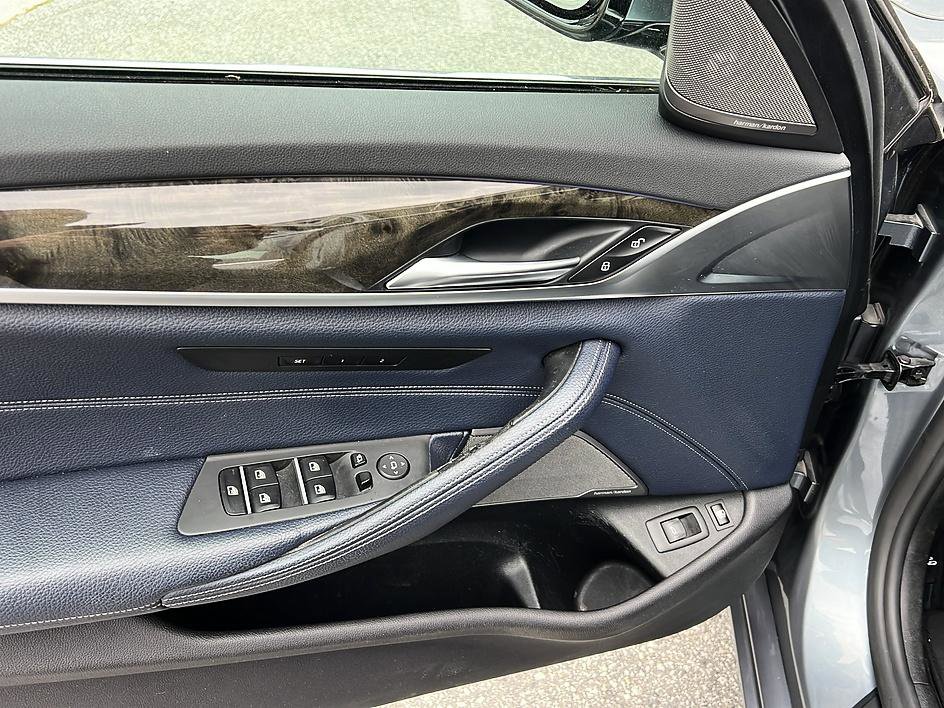 Used 2018 BMW 530e w/ Premium Package 2 RWD image 25