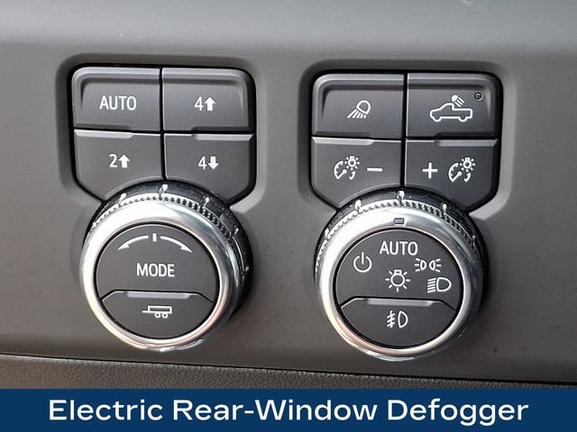 Used 2025 GMC Sierra 3500 AT4 AWD/4WD image 9