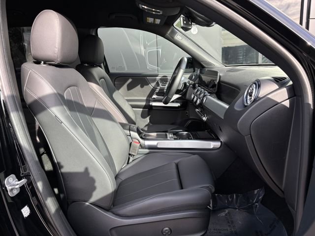 Used 2025 Mercedes-Benz GLB 250 4MATIC image 48