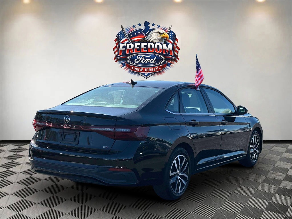 Used 2025 Volkswagen Jetta SE FWD image 5
