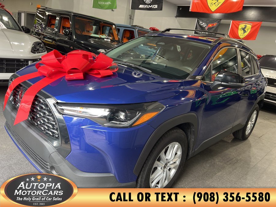 Used 2025 Toyota Corolla Cross LE w/ Moonroof Package FWD image 2