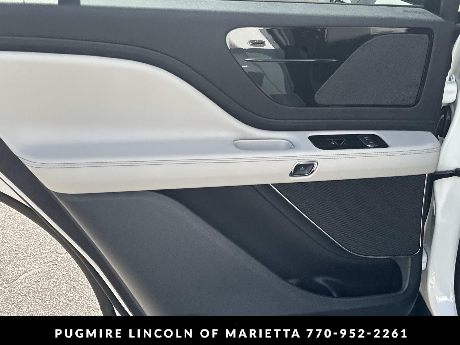 New 2026 Lincoln Aviator 2WD w/ Jet Appearance Package image 22