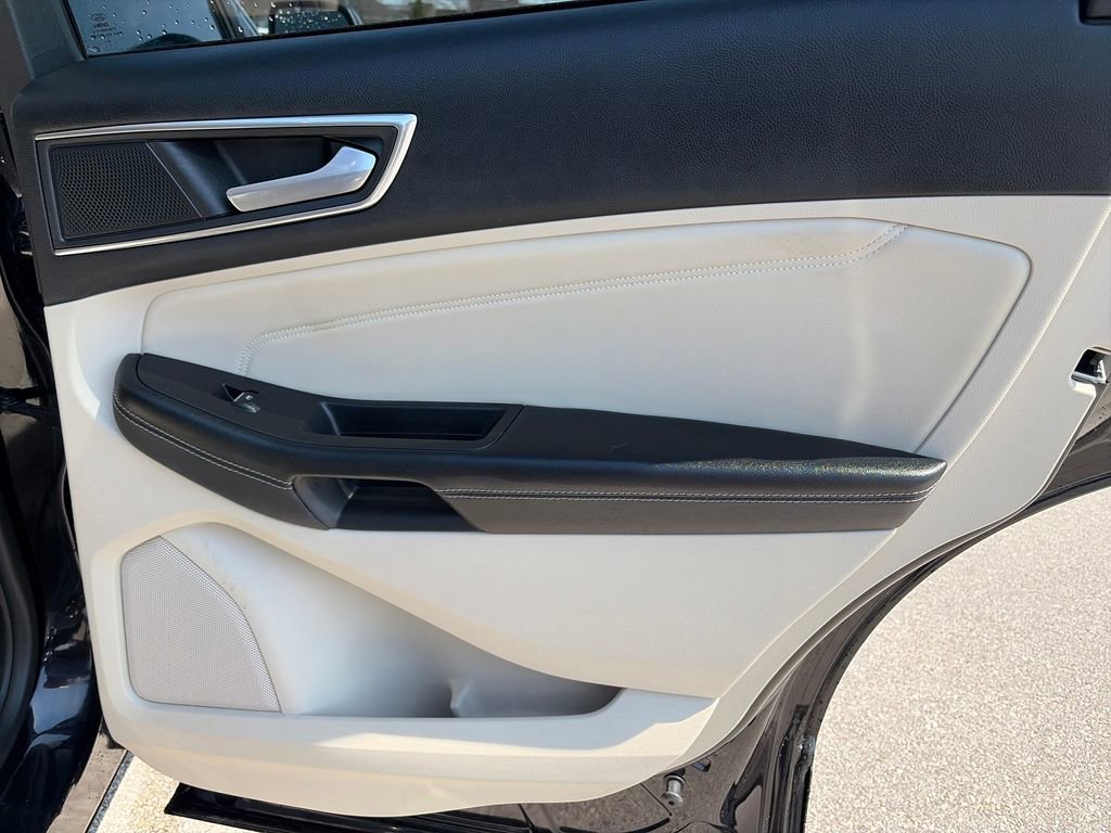 Used 2023 Ford Edge Titanium w/ Class II Trailer Tow Package AWD/4WD image 31