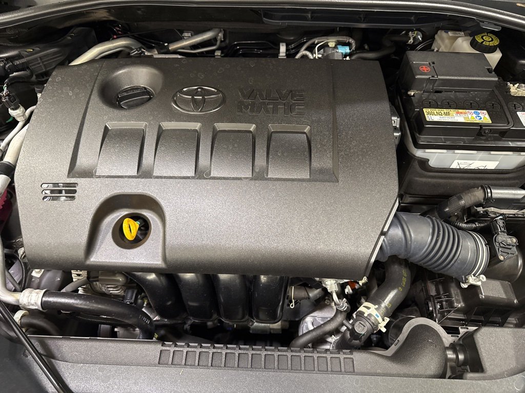 Used 2022 Toyota C-HR XLE image 21