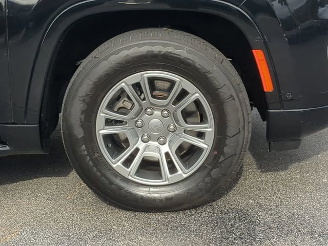 Used 2024 Jeep Wagoneer L 4WD image 12