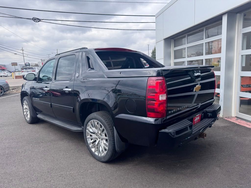 Used 2013 Chevrolet Avalanche LT image 3