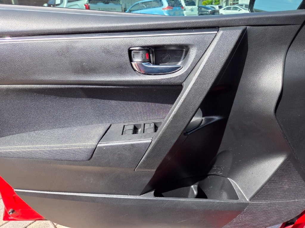 Certified 2018 Toyota Corolla LE FWD image 26