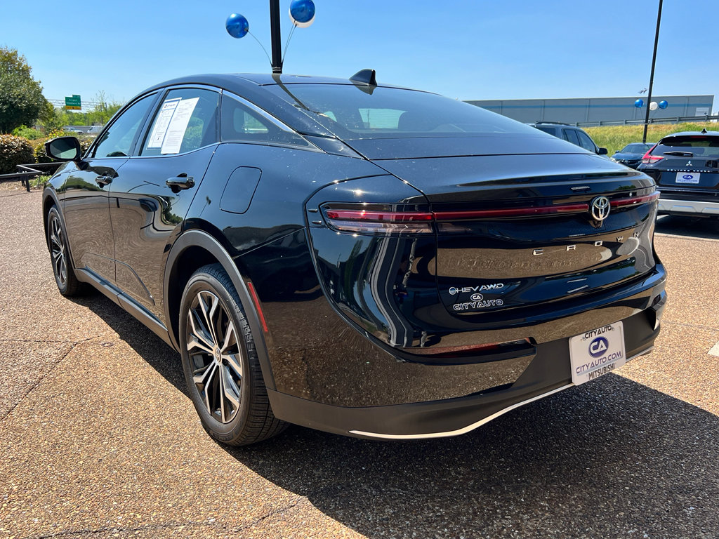 Used 2025 Toyota Crown XLE image 5