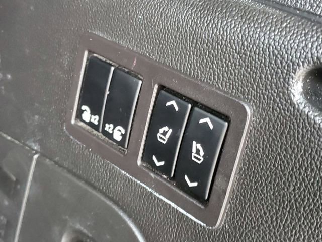 Used 2018 Chevrolet Suburban Premier image 42