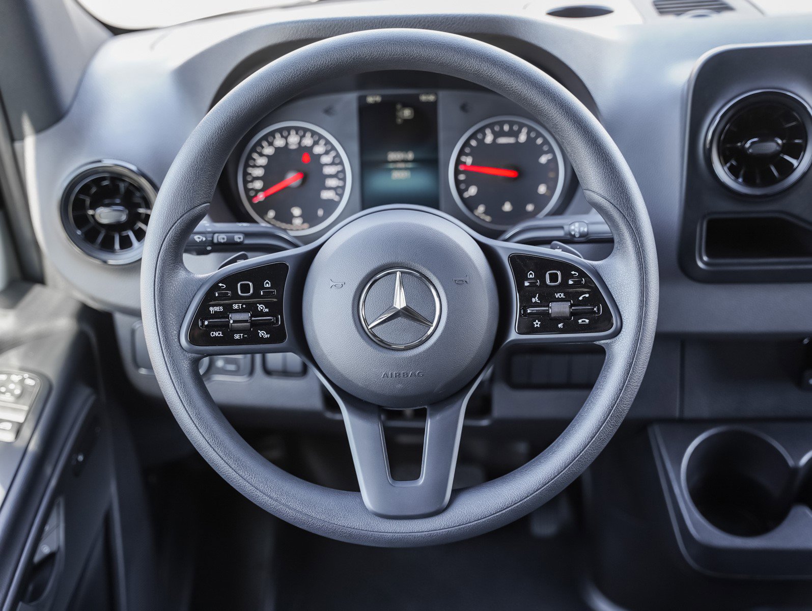 Used 2024 Mercedes-Benz Sprinter 2500 image 16