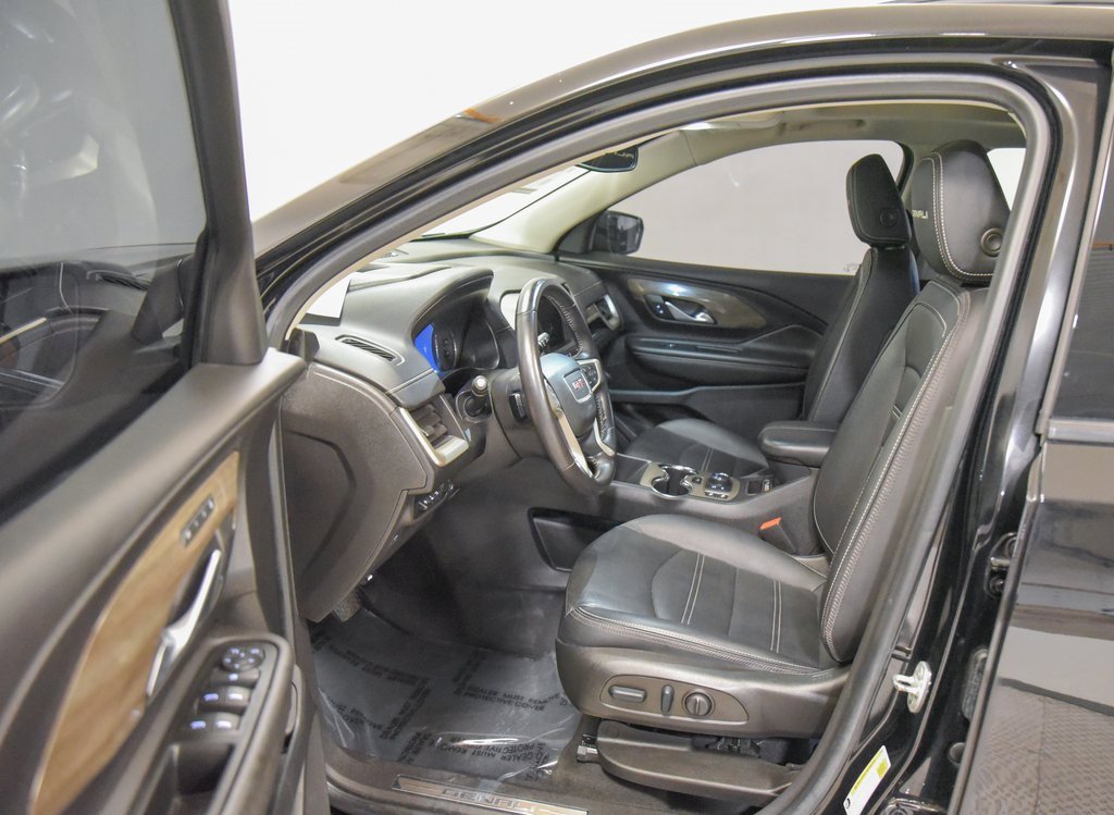 Used 2022 GMC Terrain Denali image 2