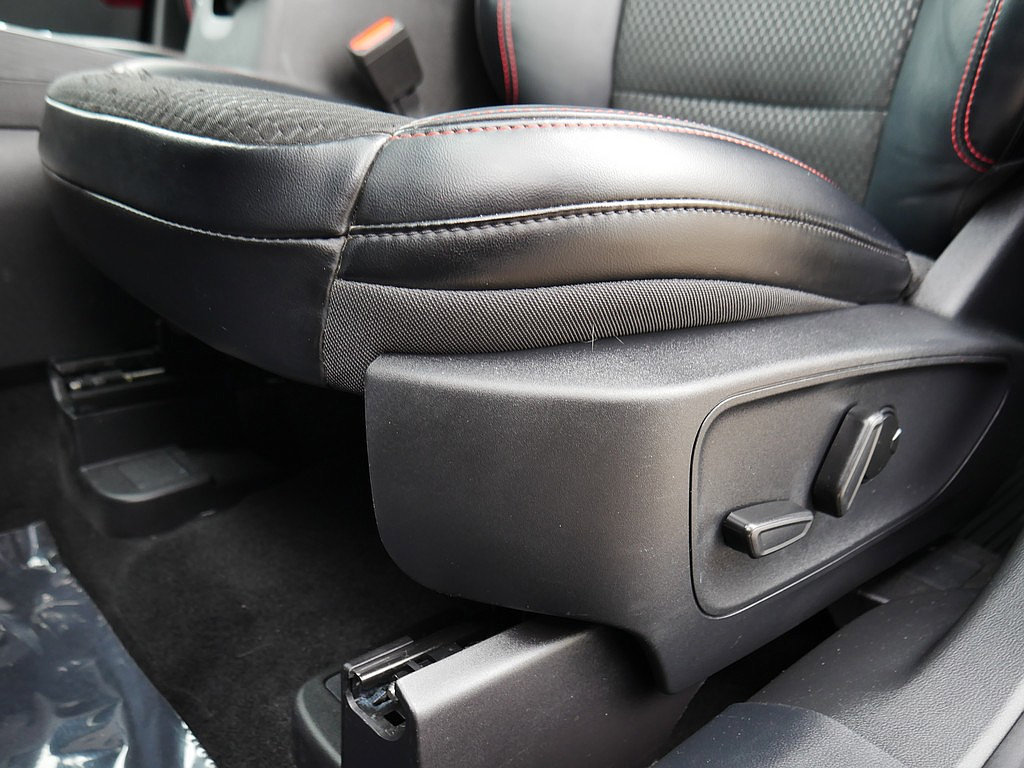 Used 2024 Ford Escape ST-Line w/ Tech Pack #1 AWD/4WD image 13