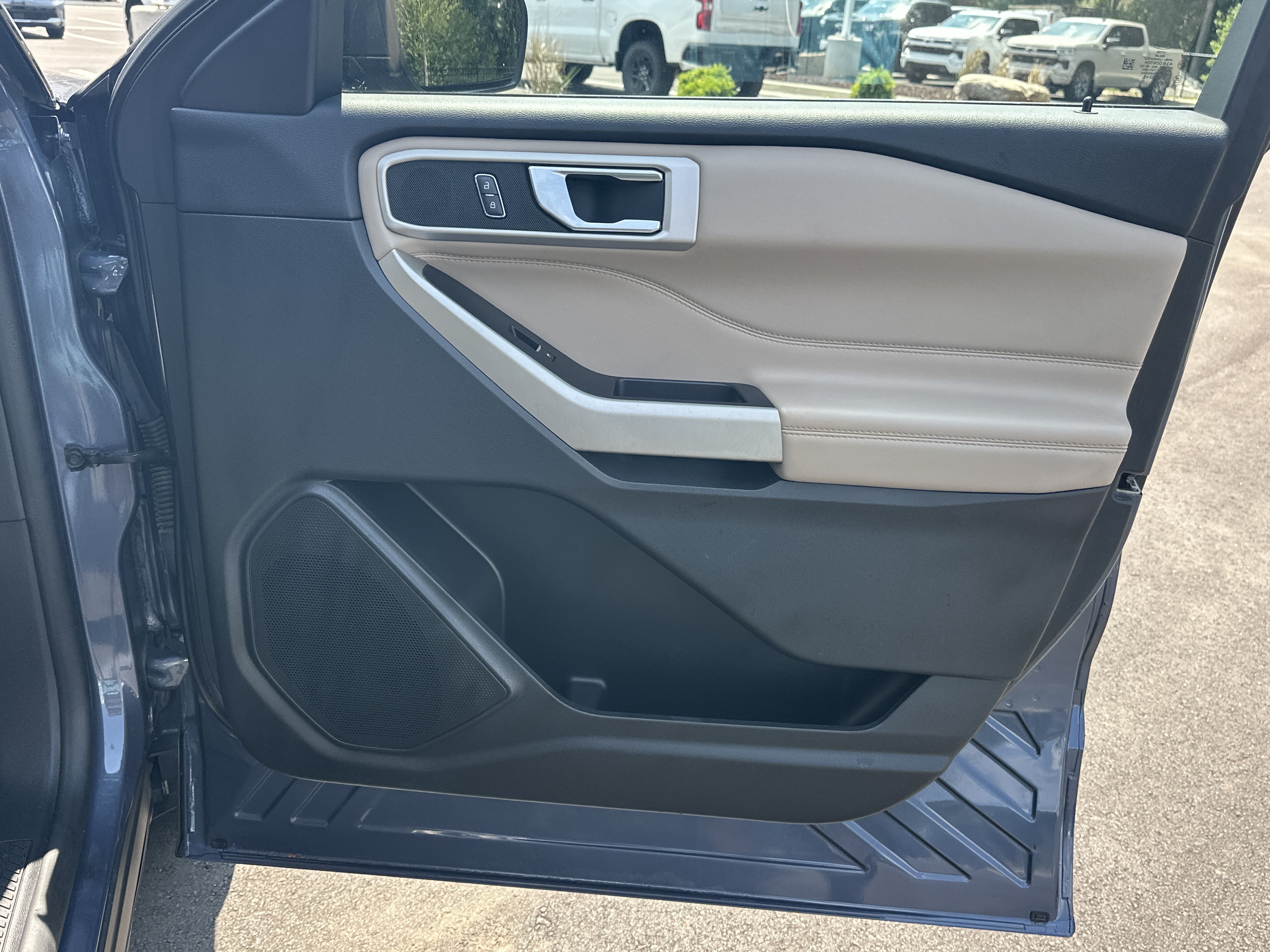 Used 2021 Ford Explorer XLT w/ Equipment Group 202A RWD image 15