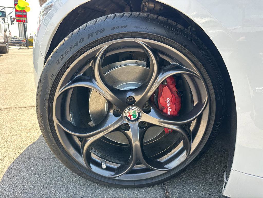 Used 2019 Alfa Romeo Giulia Ti Sport w/ Quick Order Package 22U Sport RWD image 14