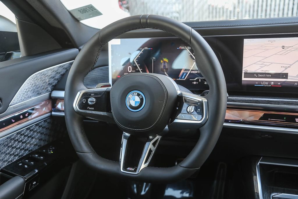 Used 2025 BMW i7 xDrive60 w/ Premium Package AWD/4WD image 12