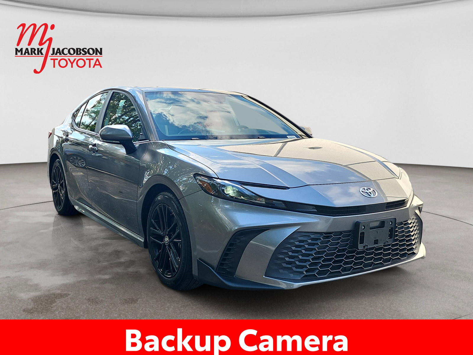 Used 2025 Toyota Camry SE FWD image 5