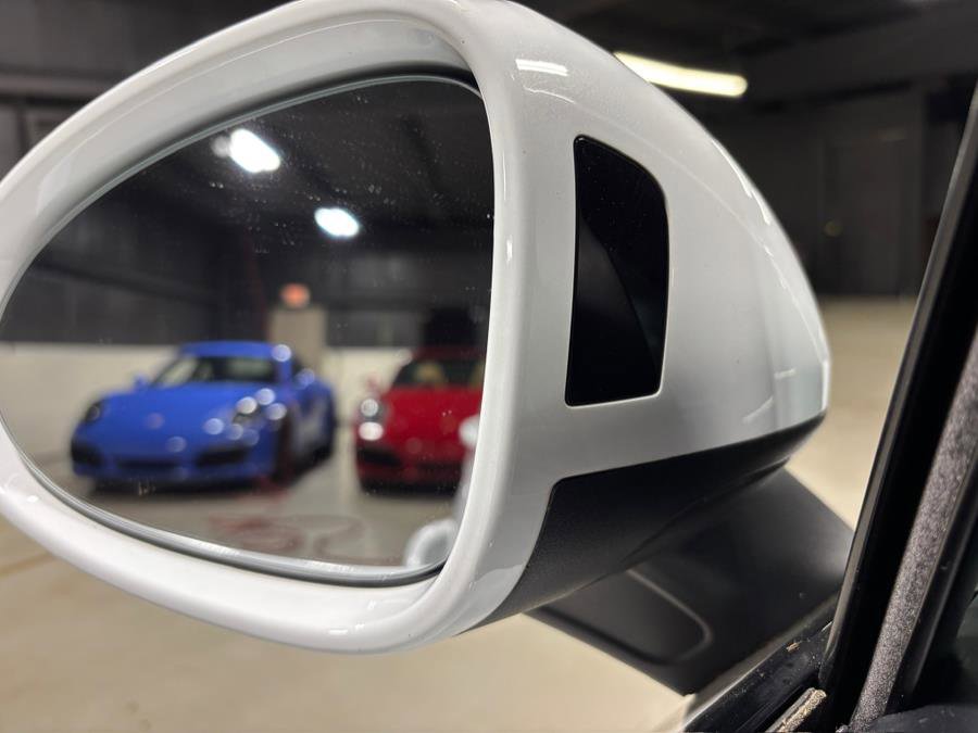 Used 2018 Porsche Macan Turbo image 10