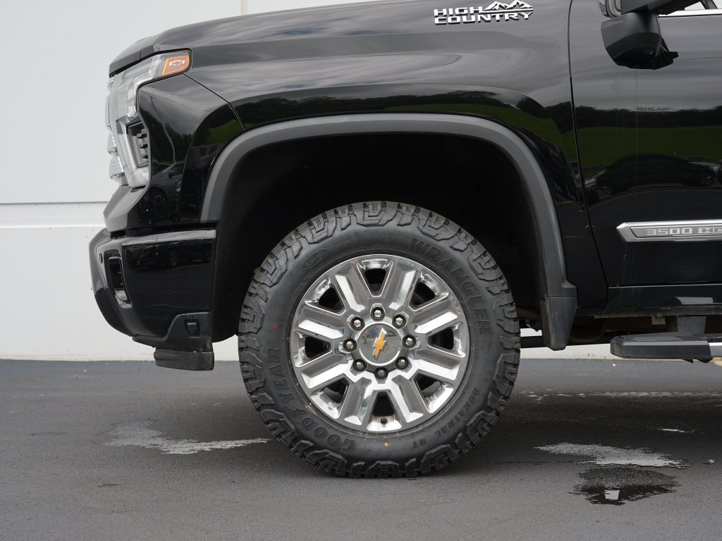 Used 2024 Chevrolet Silverado 3500 High Country w/ High Country Premium Package AWD/4WD image 12