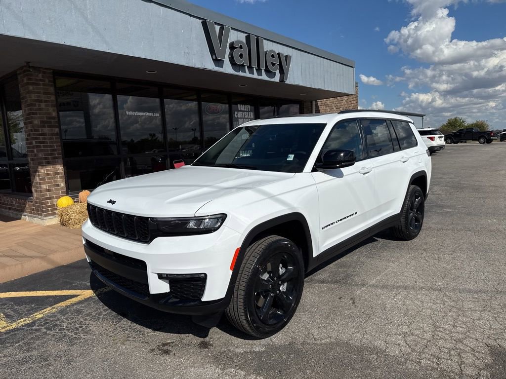New 2025 Jeep Grand Cherokee L Limited w/ Black Appearance Package image 4
