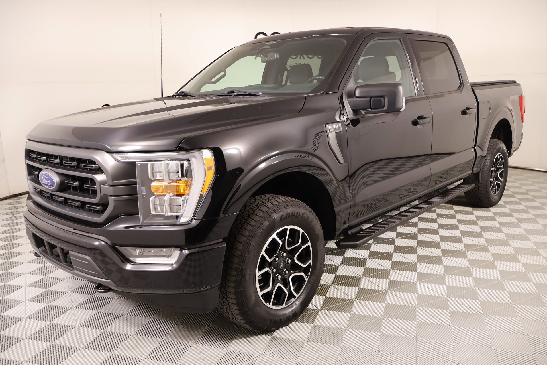 Used 2023 Ford F150 XLT w/ Equipment Group 302A High image 12